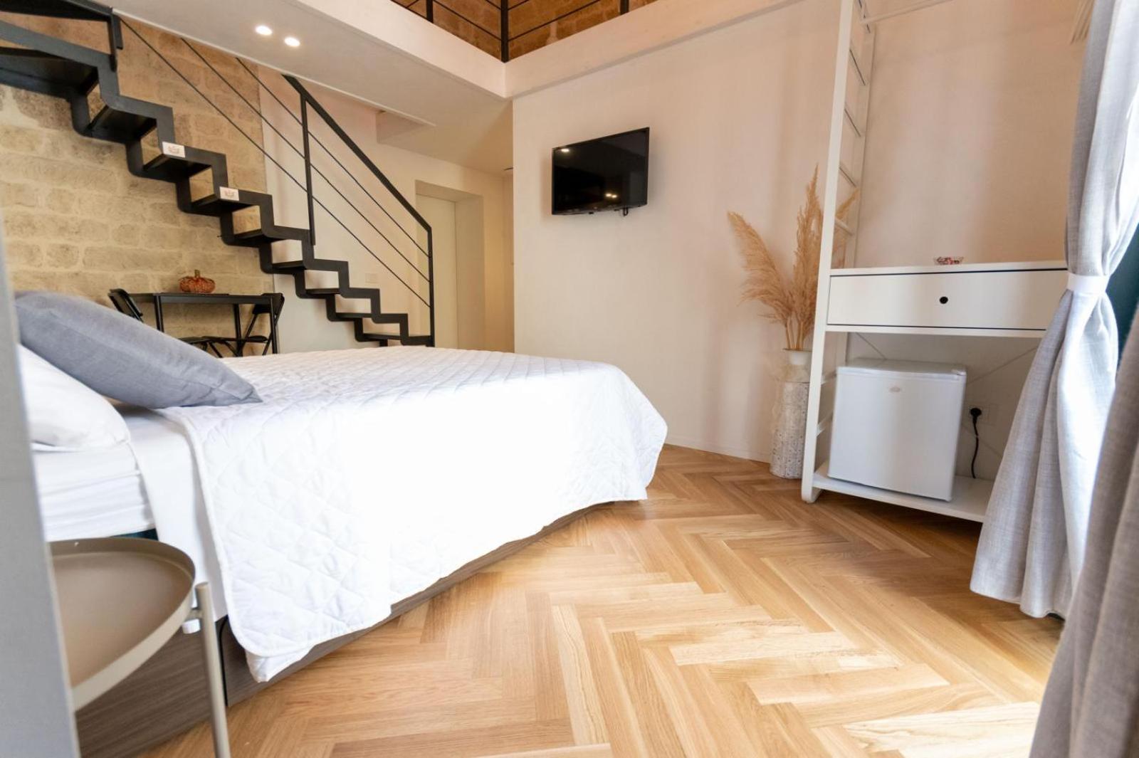 Centro Storico Rooms & Suites Манфредония Екстериор снимка