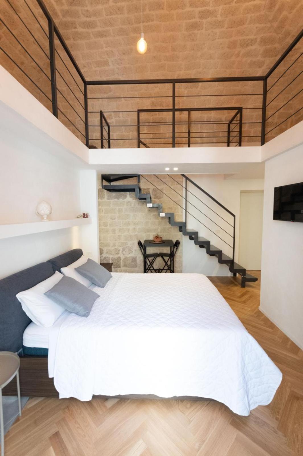 Centro Storico Rooms & Suites Манфредония Екстериор снимка