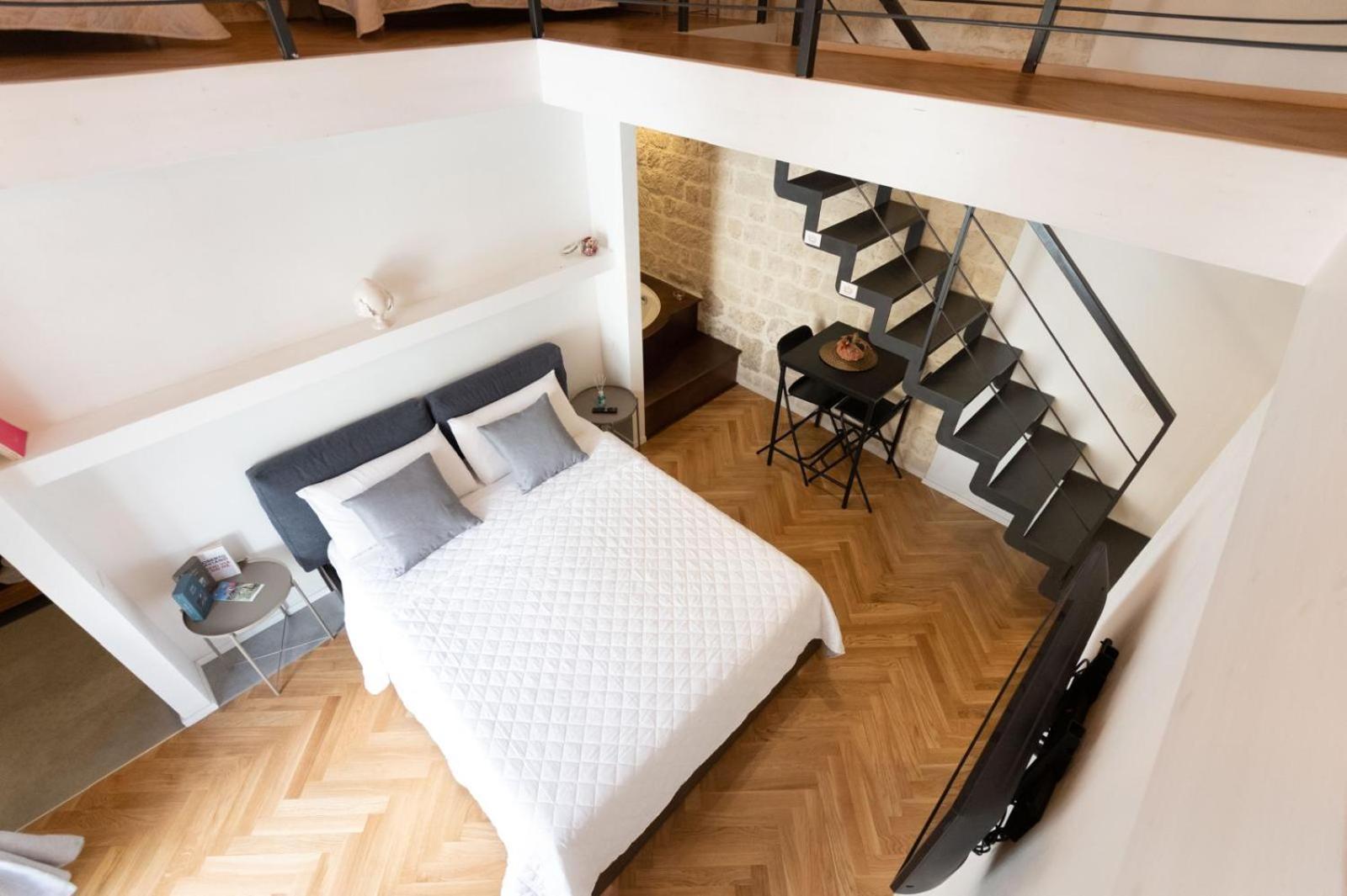 Centro Storico Rooms & Suites Манфредония Екстериор снимка
