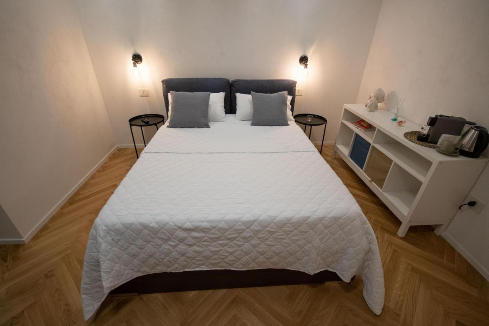 Centro Storico Rooms & Suites Манфредония Екстериор снимка